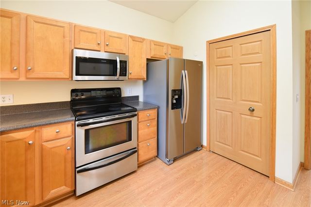 3108 Vermont Place, Green, OH 44312