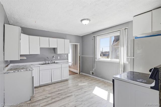 17139 Mackay Street, Detroit, MI 48212