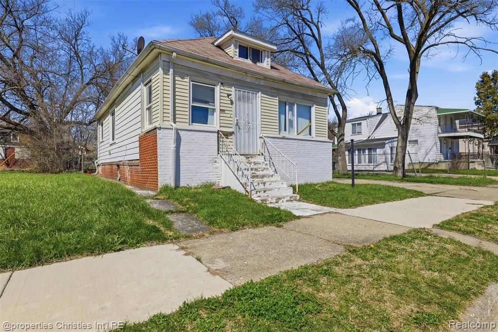 17139 Mackay Street, Detroit, MI 48212