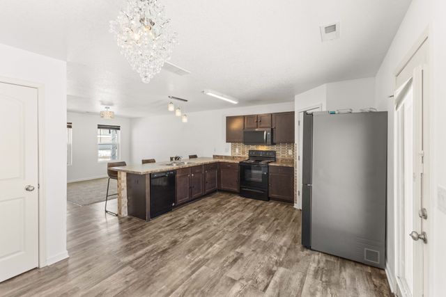 345 Hillside Drive, Pleasant Hill, IA 50327