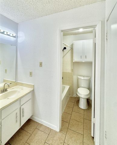 1516 Bay Area Blvd Boulevard U2, Houston, TX 77058
