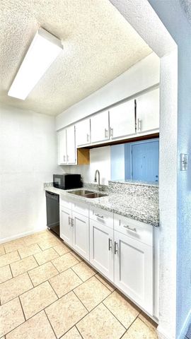1516 Bay Area Blvd Boulevard U2, Houston, TX 77058