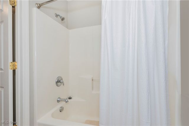 1233 Summit Drive, Mayfield Heights, OH 44124