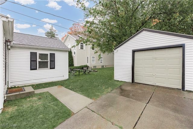 1233 Summit Drive, Mayfield Heights, OH 44124