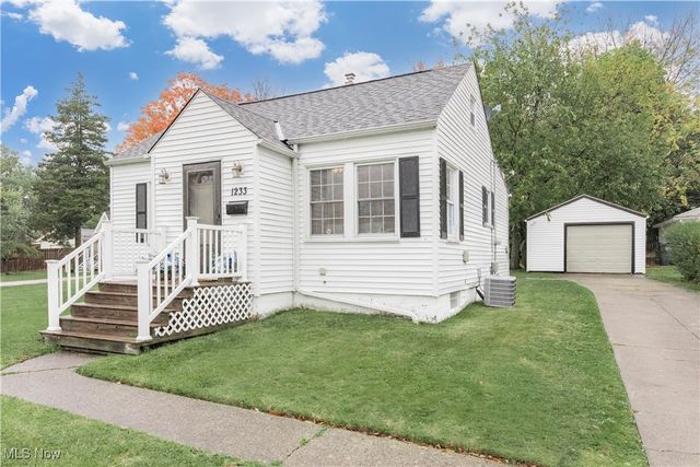 1233 Summit Drive, Mayfield Heights, OH 44124