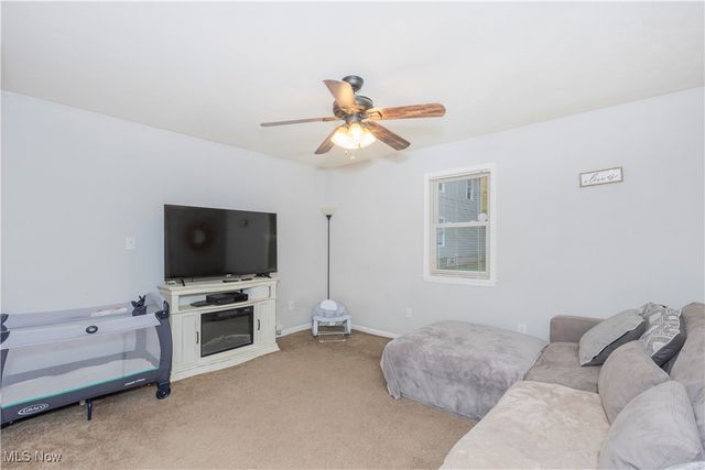 1233 Summit Drive, Mayfield Heights, OH 44124