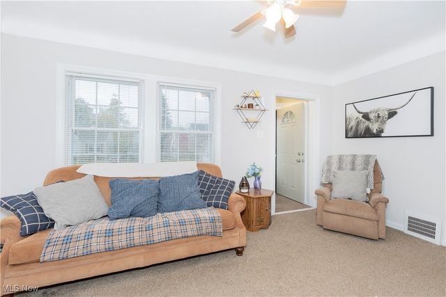 1233 Summit Drive, Mayfield Heights, OH 44124