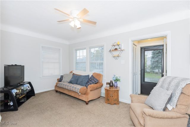 1233 Summit Drive, Mayfield Heights, OH 44124