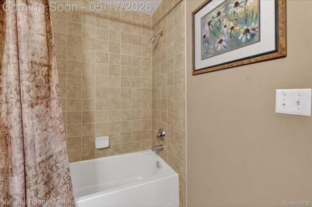 1601 Nottingham Court, Commerce Charter Township, MI 48390