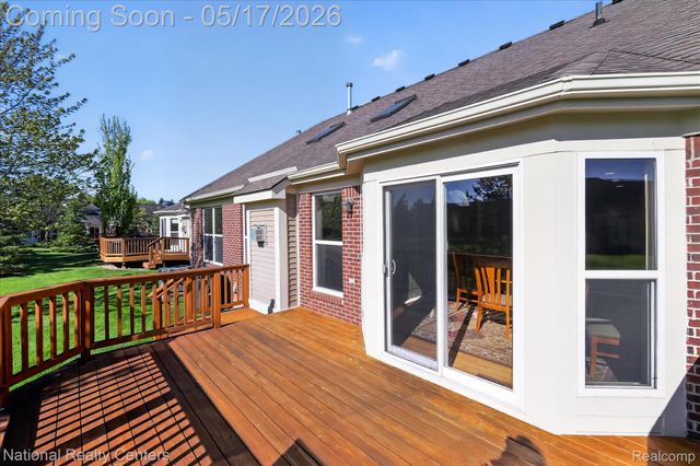 1601 Nottingham Court, Commerce Charter Township, MI 48390