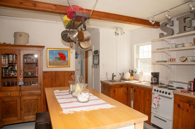 10 Wixon Road, Dennis Port, MA 02639