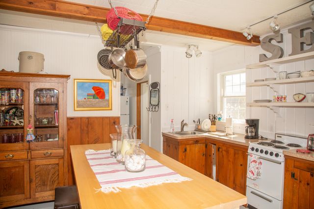 10 Wixon Road, Dennis Port, MA 02639