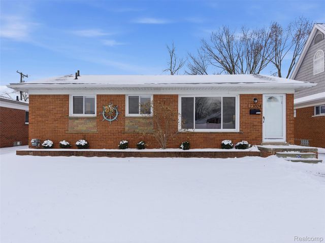 23024 Playview Street, St. Clair Shores, MI 48082