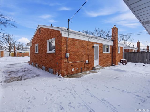 23024 Playview Street, St. Clair Shores, MI 48082