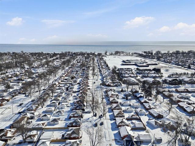 23024 Playview Street, St. Clair Shores, MI 48082
