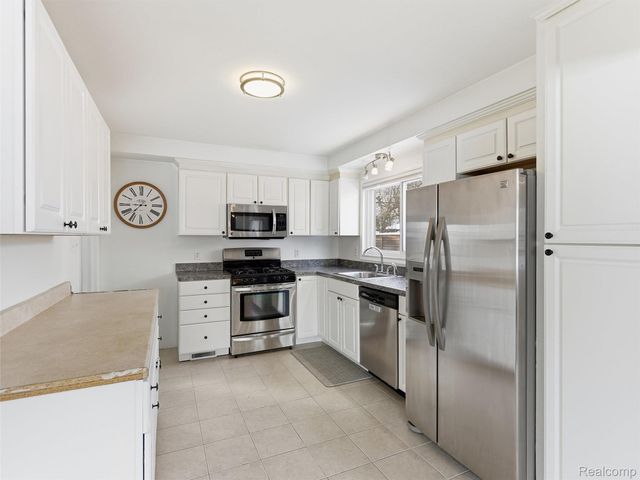 23024 Playview Street, St. Clair Shores, MI 48082