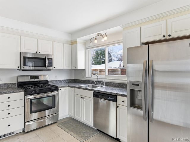 23024 Playview Street, St. Clair Shores, MI 48082