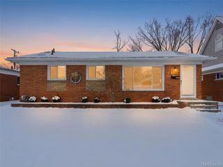 23024 Playview Street, St. Clair Shores, MI 48082