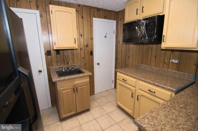 222 APPLE BLOSSOM CT, Vienna, VA 22181