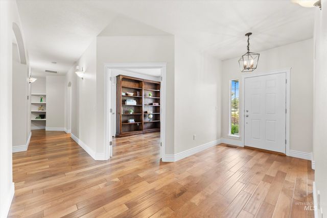 8987 New Castle Dr, Middleton, ID 83644