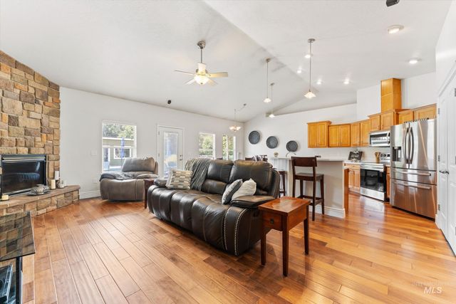 8987 New Castle Dr, Middleton, ID 83644
