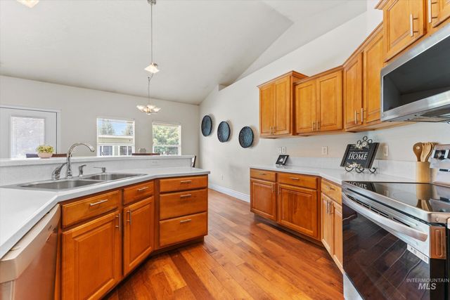 8987 New Castle Dr, Middleton, ID 83644