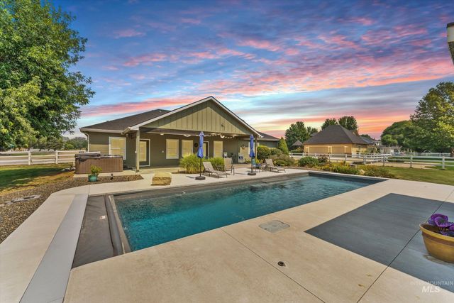 8987 New Castle Dr, Middleton, ID 83644