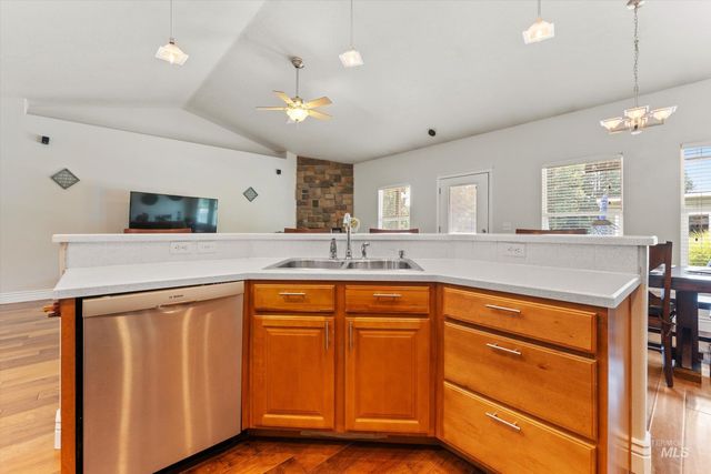 8987 New Castle Dr, Middleton, ID 83644