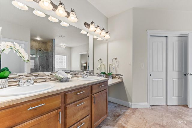 8987 New Castle Dr, Middleton, ID 83644