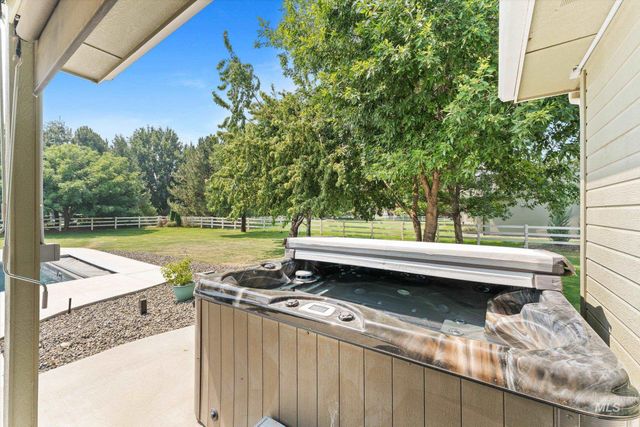 8987 New Castle Dr, Middleton, ID 83644