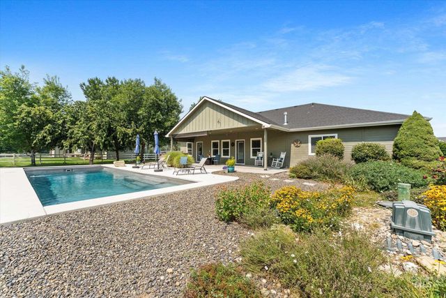 8987 New Castle Dr, Middleton, ID 83644