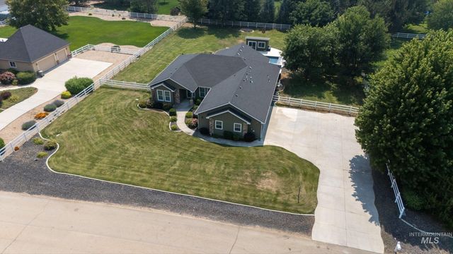 8987 New Castle Dr, Middleton, ID 83644