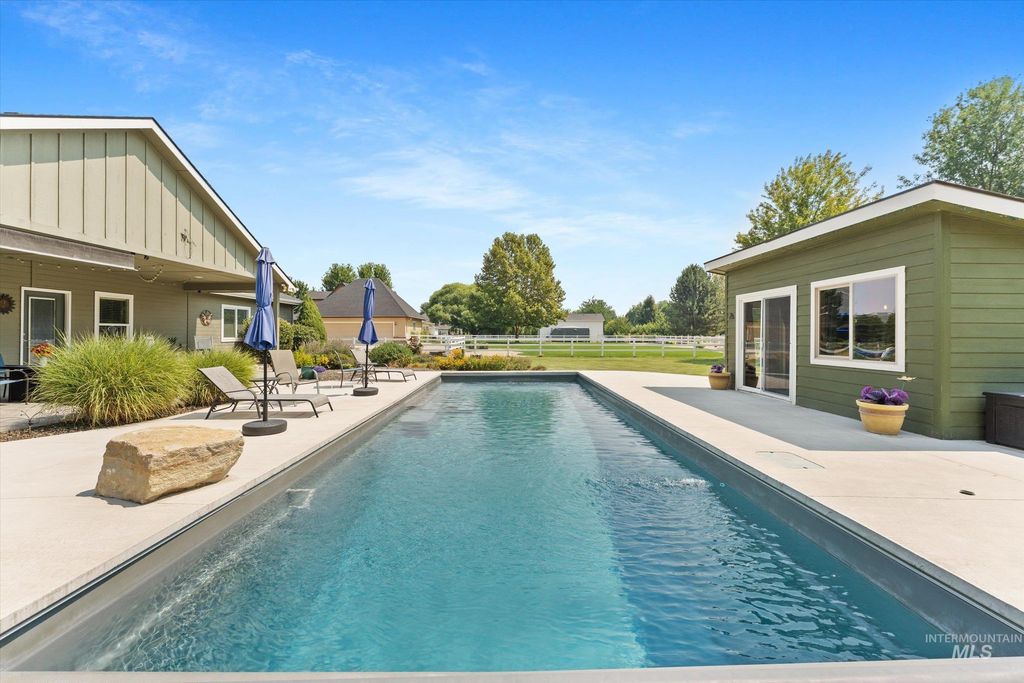 8987 New Castle Dr, Middleton, ID 83644