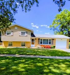 476 Raupp Boulevard, Buffalo Grove, IL 60089
