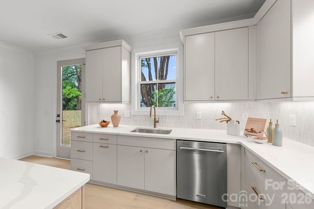 2763 Parkway Avenue, Charlotte, NC 28208