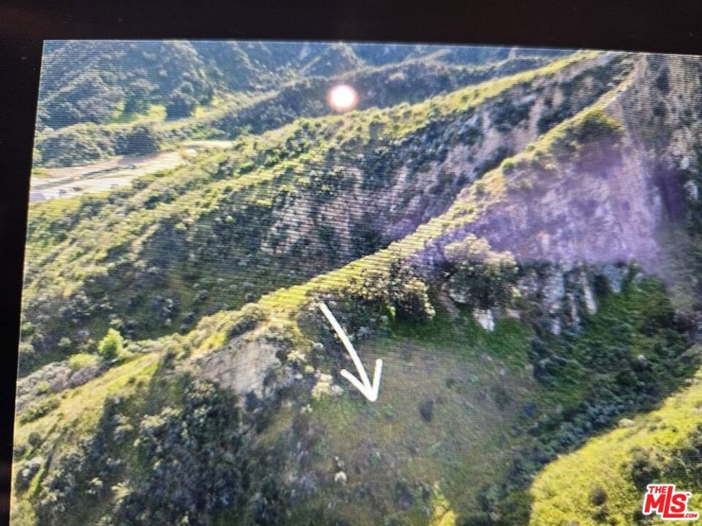 Image 4 of property listing at 1 Adams Way 55, Val Verde, CA 91384