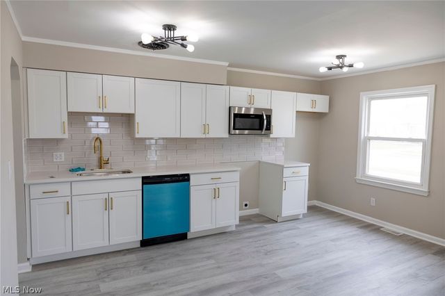 795 E 260th Street, Euclid, OH 44132