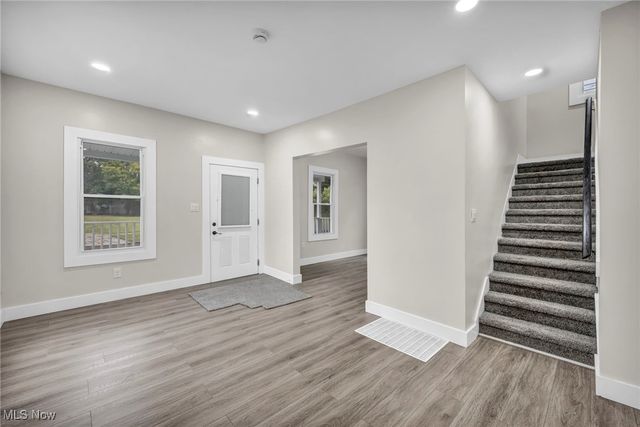 121 Parkview Court, Elyria, OH 44035