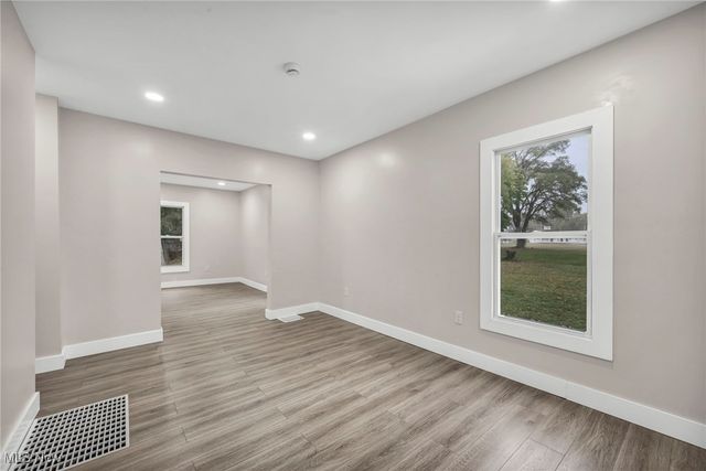 121 Parkview Court, Elyria, OH 44035