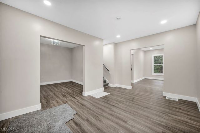 121 Parkview Court, Elyria, OH 44035