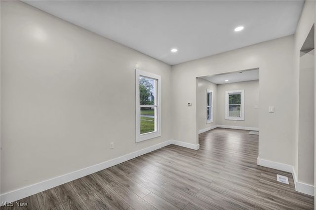 121 Parkview Court, Elyria, OH 44035