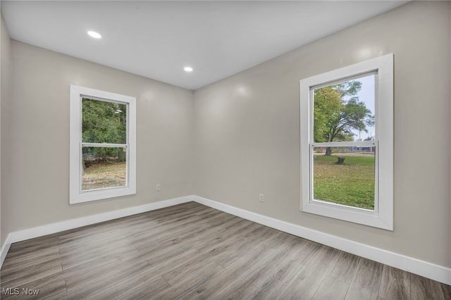 121 Parkview Court, Elyria, OH 44035