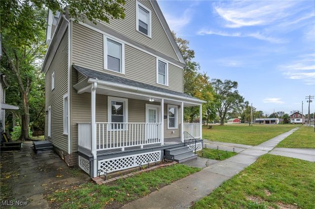 121 Parkview Court, Elyria, OH 44035