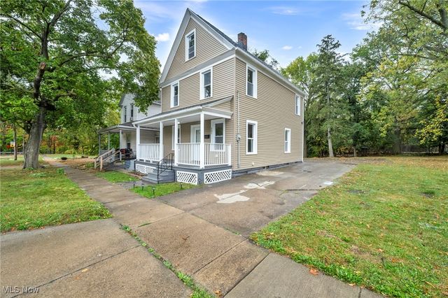 121 Parkview Court, Elyria, OH 44035