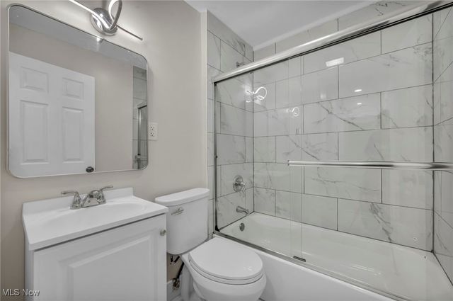 121 Parkview Court, Elyria, OH 44035