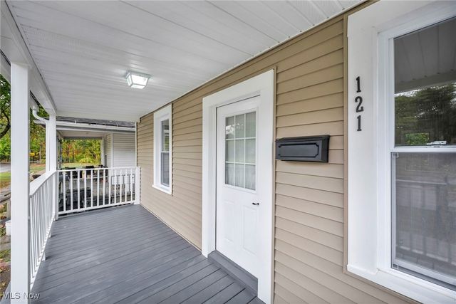 121 Parkview Court, Elyria, OH 44035