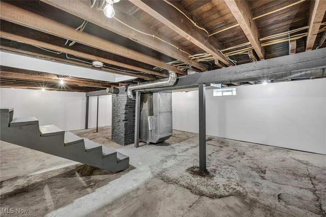 121 Parkview Court, Elyria, OH 44035