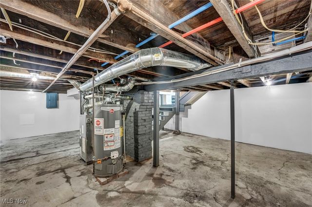 121 Parkview Court, Elyria, OH 44035