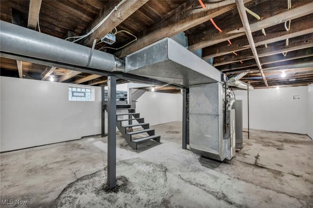 121 Parkview Court, Elyria, OH 44035