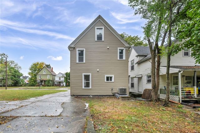 121 Parkview Court, Elyria, OH 44035